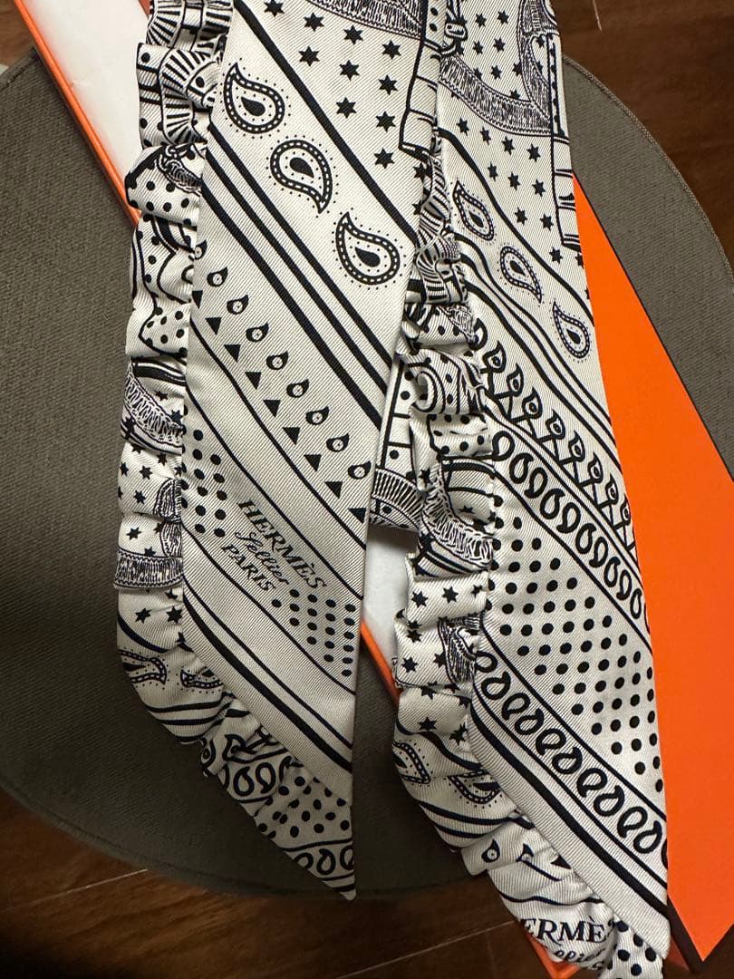HERMÈS ツイリーエプロンドールホワイト新品未使用ダグ付き