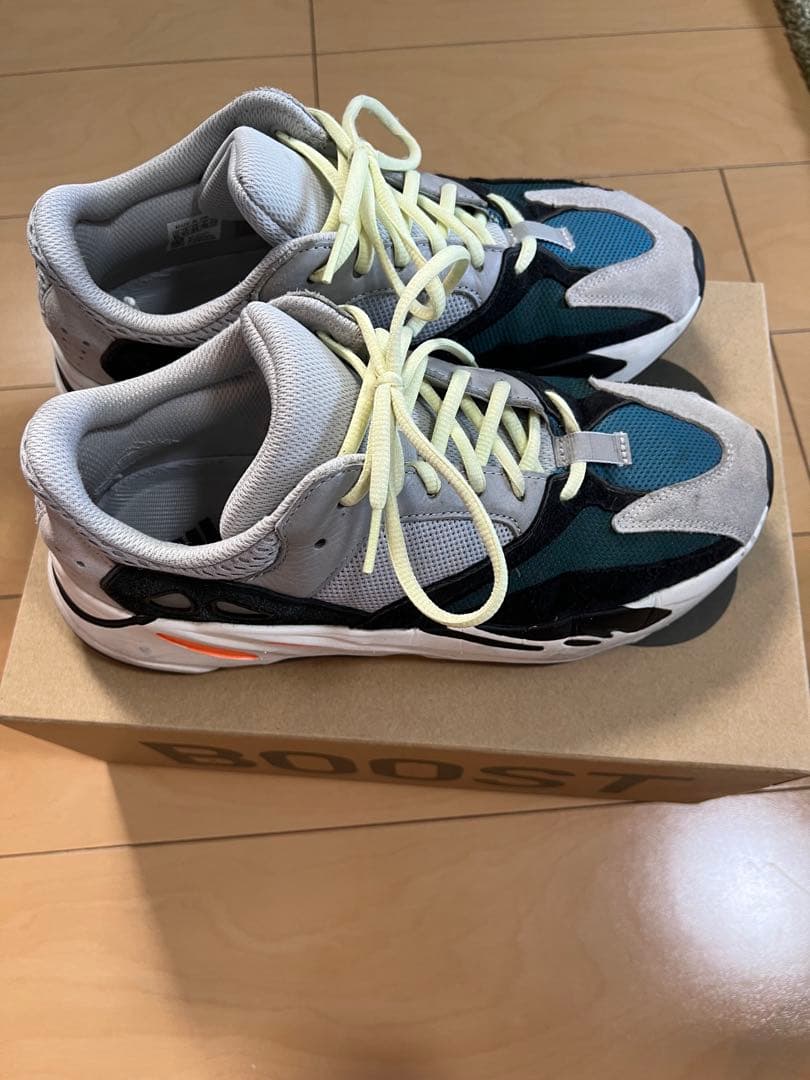 靴 YeezyBoost700 Wave Runner Solid Grey