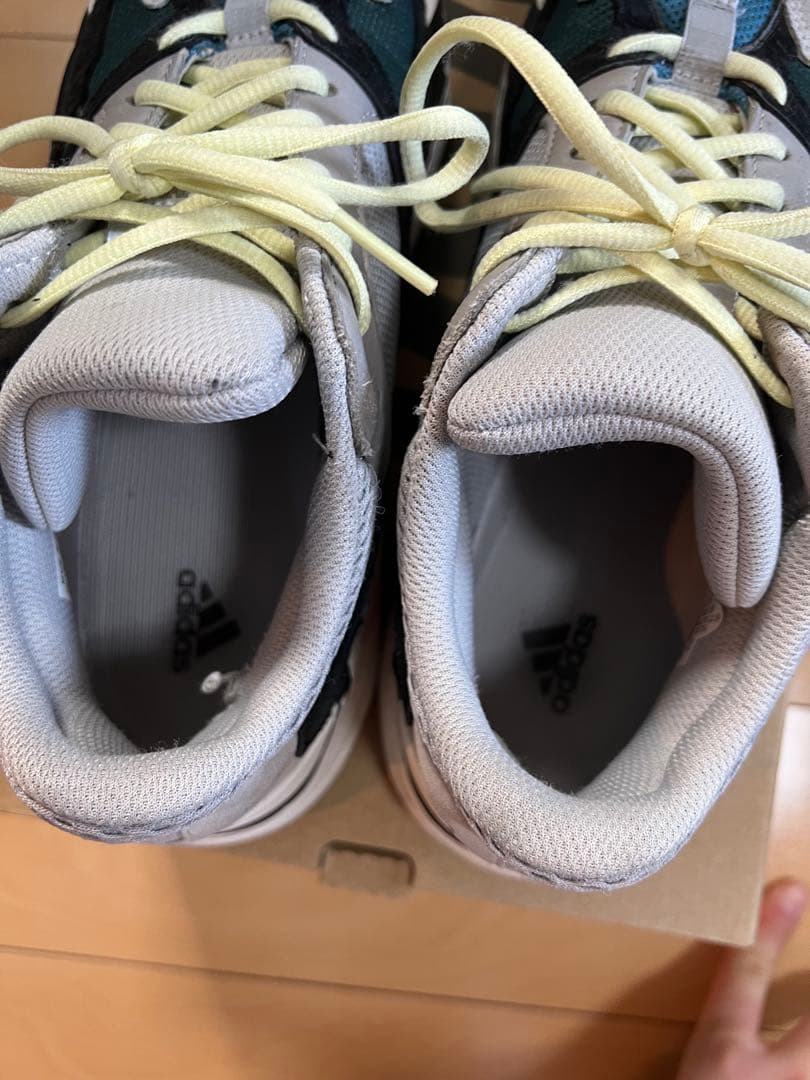 靴 YeezyBoost700 Wave Runner Solid Grey