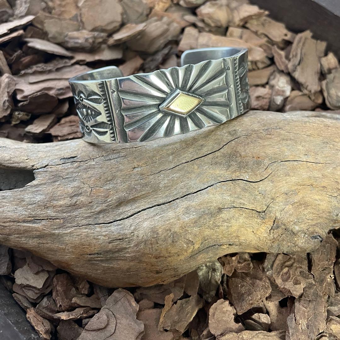 ア*グ様 サンバーストバングル 腕周り16cm