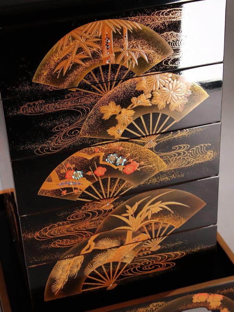M667/輪島塗 桐鳳凰草花扇面金蒔絵 銀象嵌 螺鈿細工 黒塗内朱塗五段重 重台