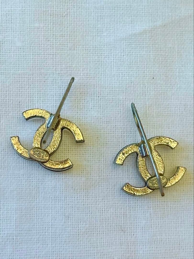 CHANEL シルバー ロゴ フックピアス