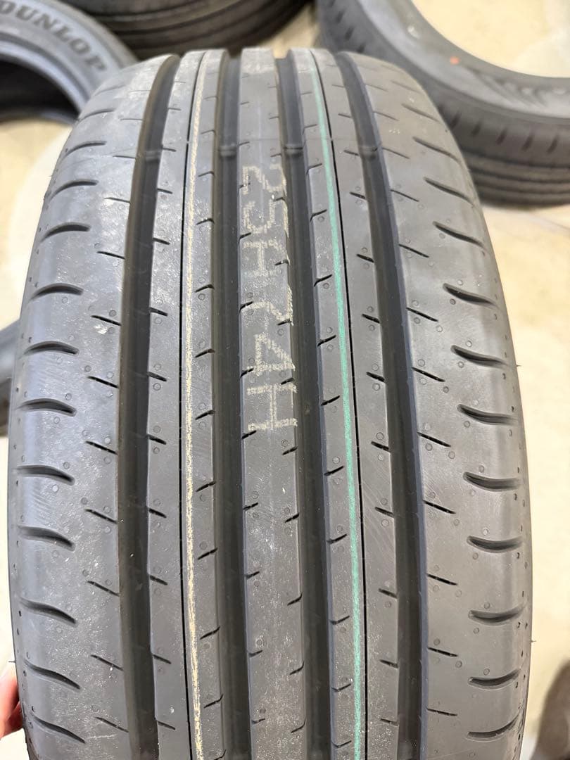 ダンロップ　225/55R19　ヴェルファイア 40系