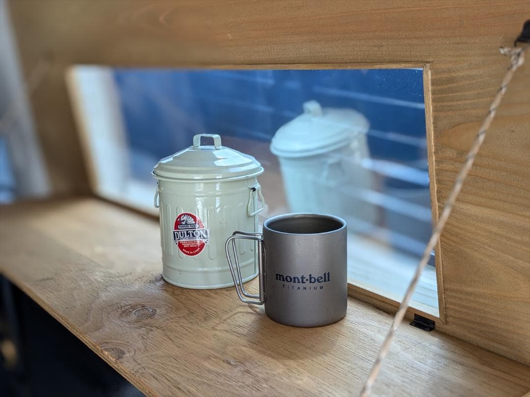 ハイエース200スーパーGL　ウインドウパネル　バンライフ 車中泊　窓埋めパネル