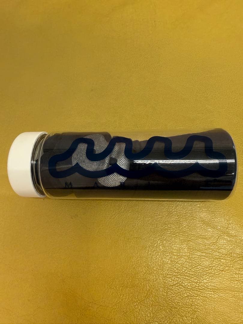 プラスチック製水筒 黒色 スクリューキャップ