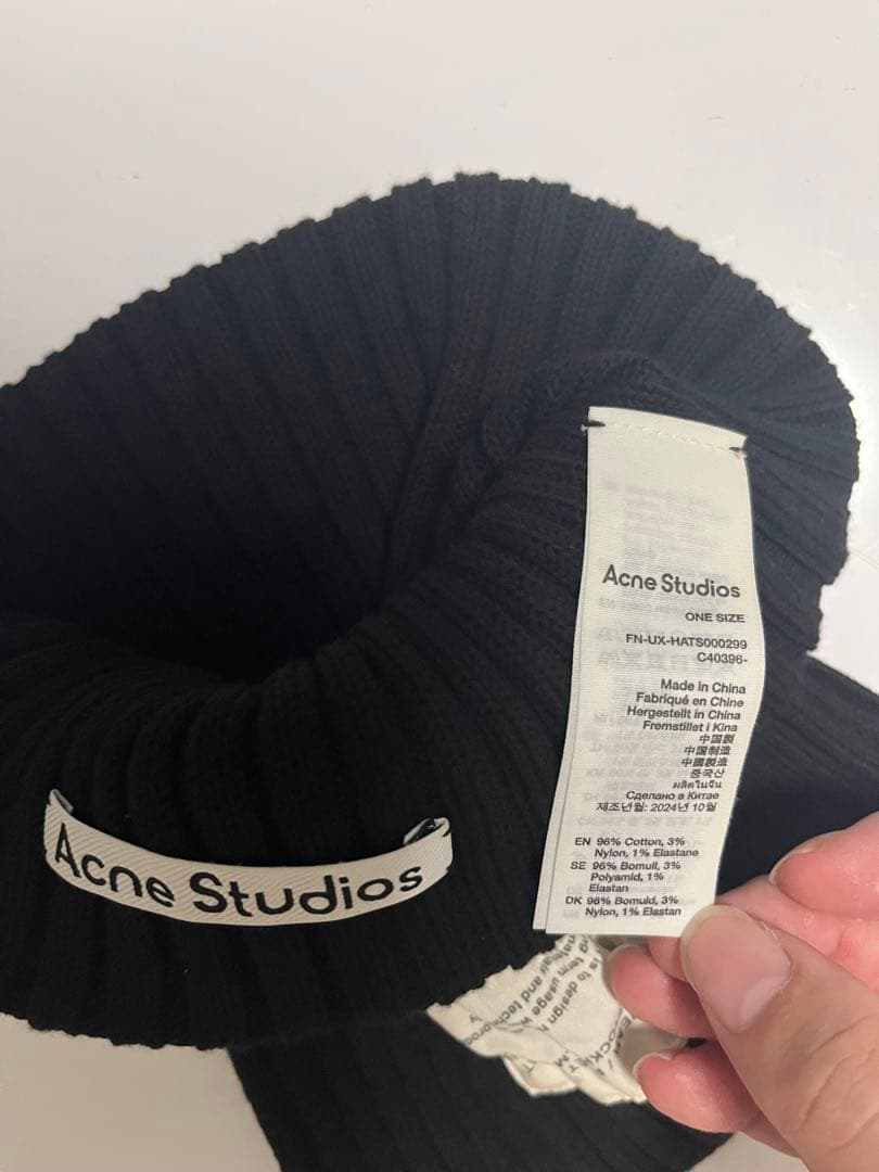Acne Studios リブ編みスクエアビーニー