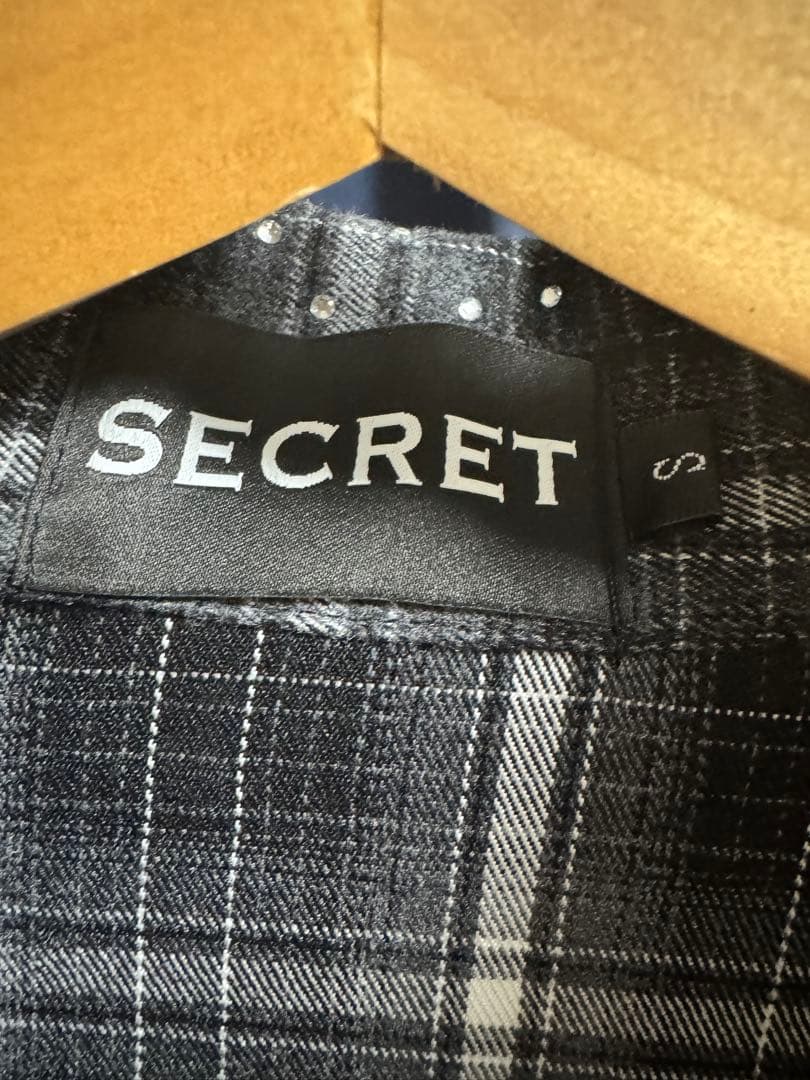 激レア‼️SECRET ストォーンシャツ