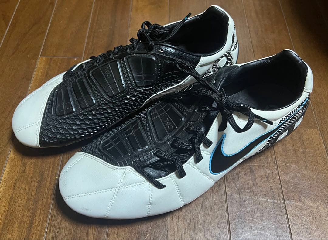 ナイキ トータル90 ストライク III HG-B