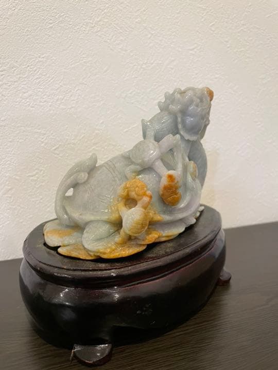 中国　翡翠彫刻　龍