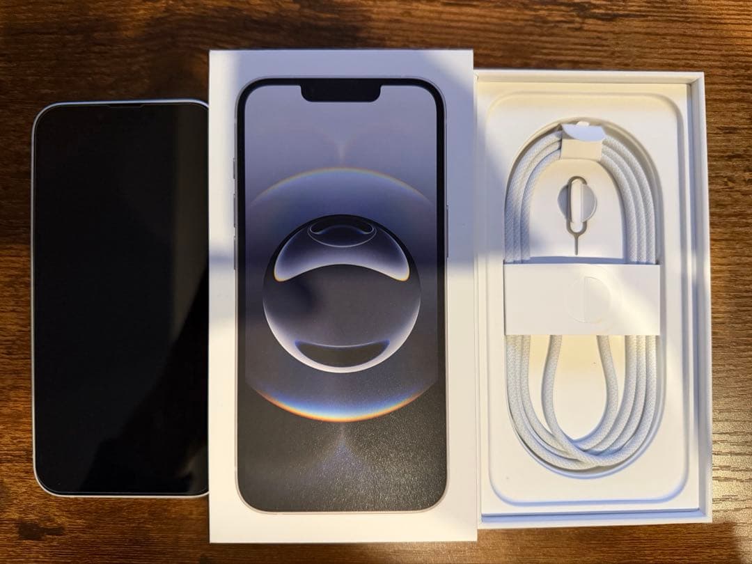 【極美品】Apple iPhone 16e 256GB 本体 ホワイト