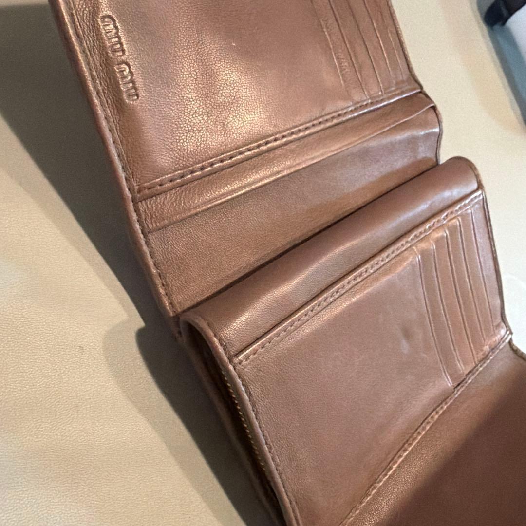 M*u様 オークションミュウミュウ 折り財布 マテラッセ レザー グレージュ