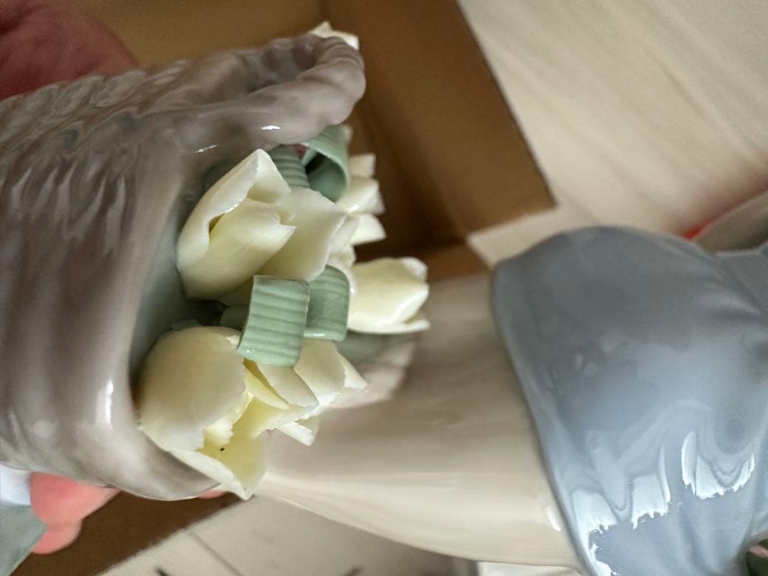 LIADRO リアドロ　リヤドロ　少女 置物 陶器 帽子　スカートに花いっぱい