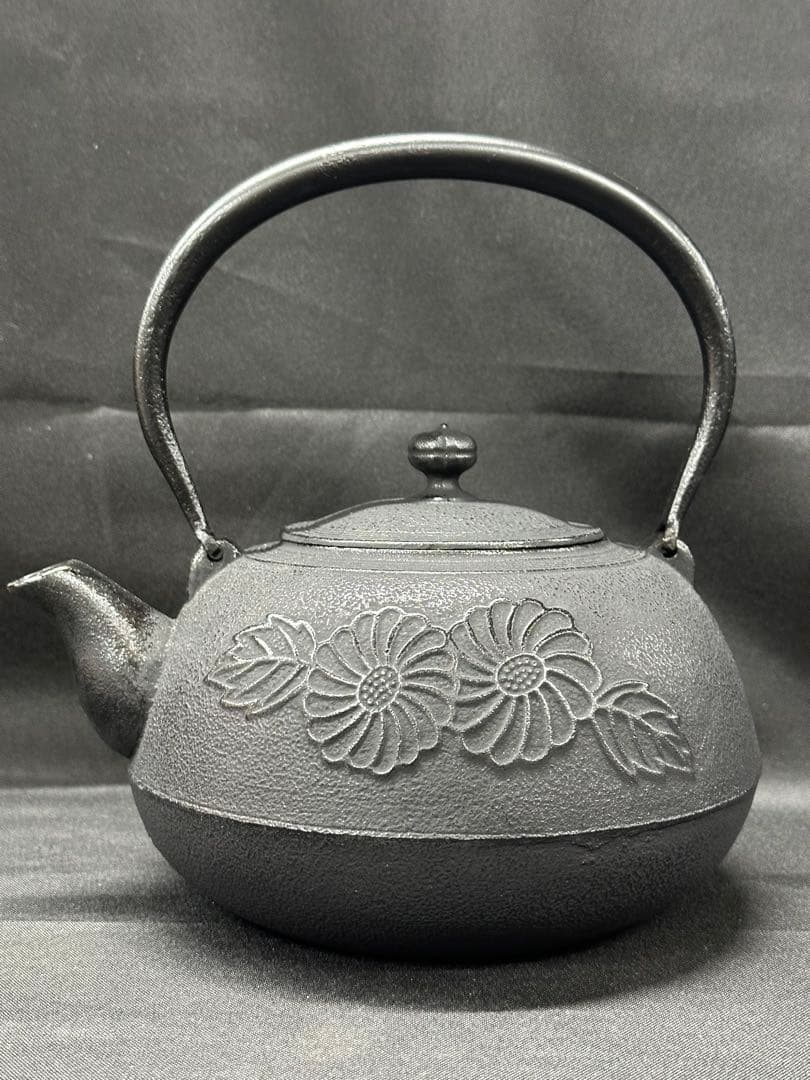 【美品】南部　南部鉄器　南部鉄瓶　鉄瓶　平丸菊　2.2L OH3-2