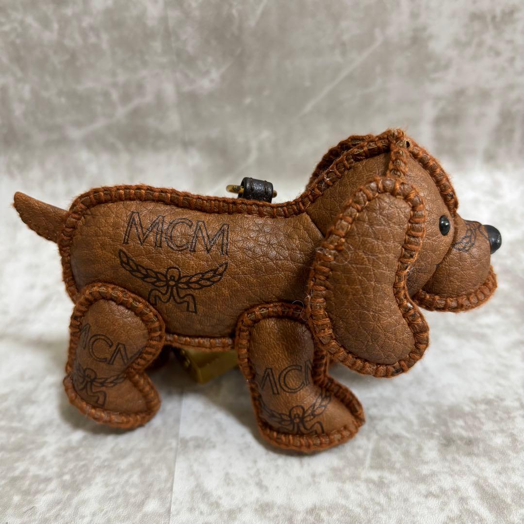 H112 極美品✨エムシーエム　キーホルダー　キーリング　バッグチャーム　犬
