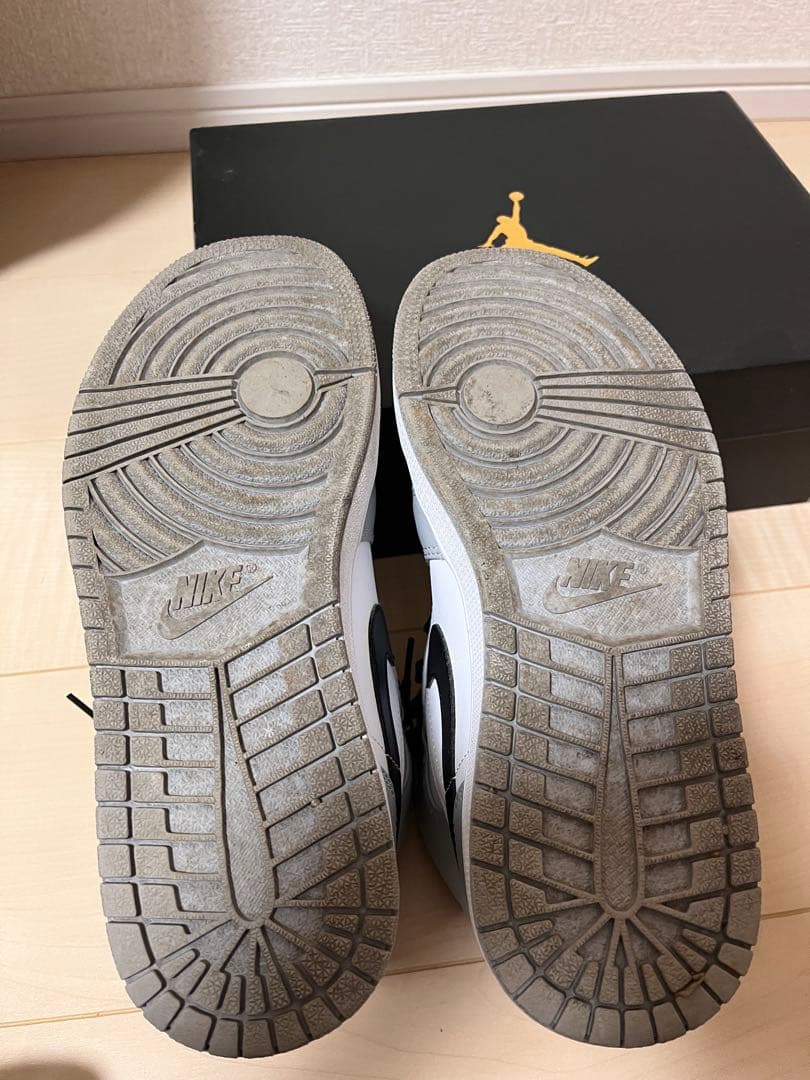 NIKE Air Jordan1 MID グレー