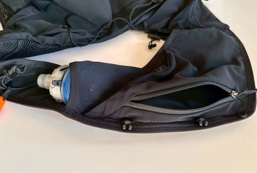 SALOMON ADV SKIN 12 フラスク付き