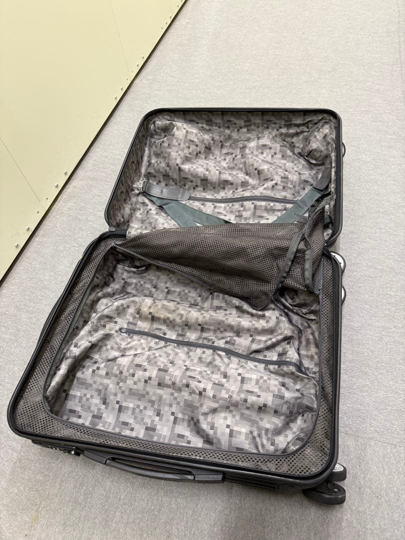 N⭐︎I さん　専用RIMOWA ブラック キャリーケース ✴︎取手破損