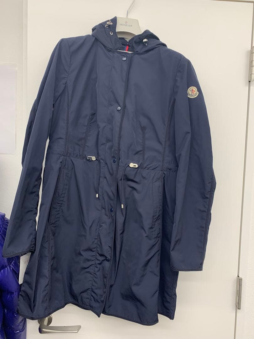 MONCLER フード付きネイビージャケット