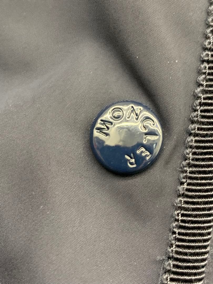 MONCLER フード付きネイビージャケット
