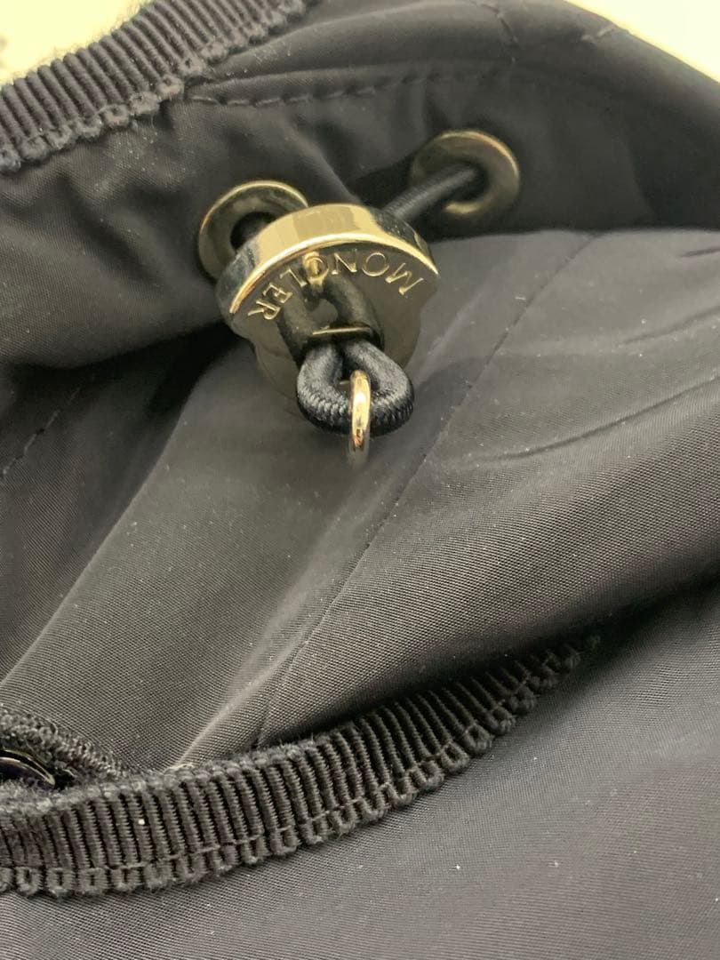MONCLER フード付きネイビージャケット