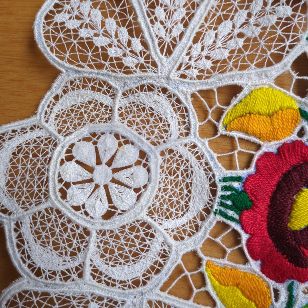 新品未使用　ハンガリー カロチャ刺繍 ドイリー レース テーブルセンター