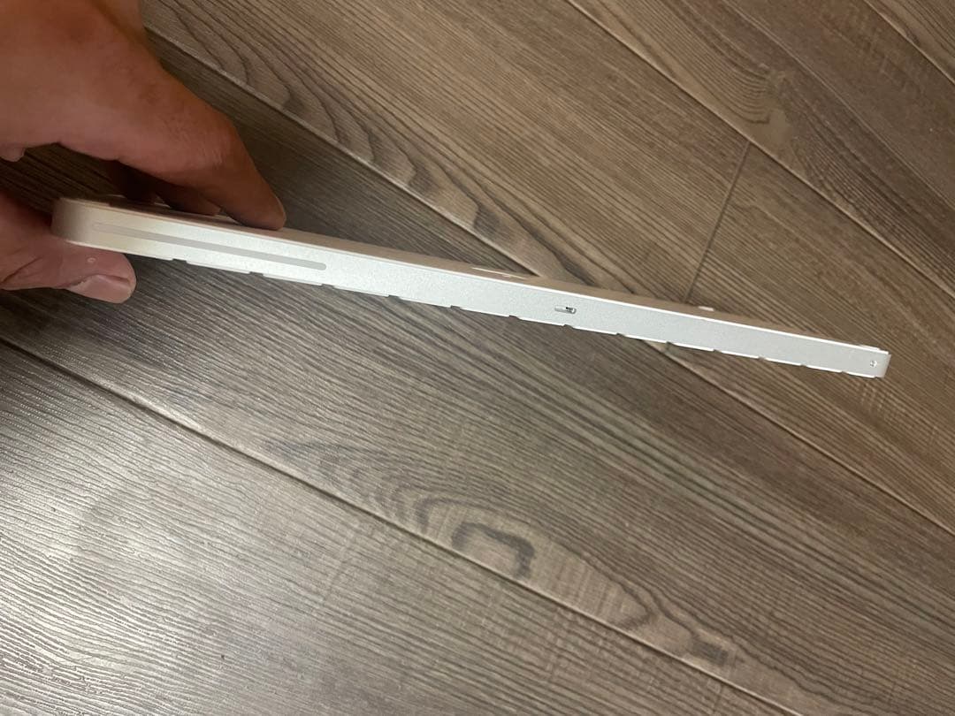 イ*ヌ様 ホワイト薄型ワイヤレスキーボード本体 2449