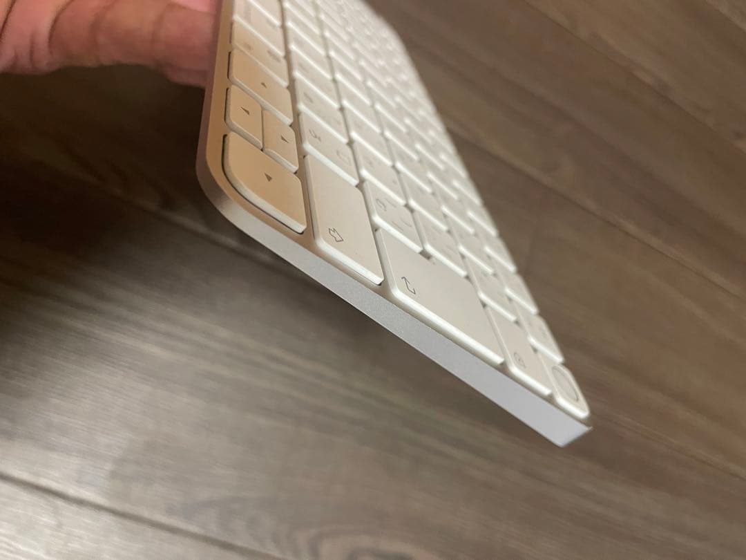 イ*ヌ様 ホワイト薄型ワイヤレスキーボード本体 2449
