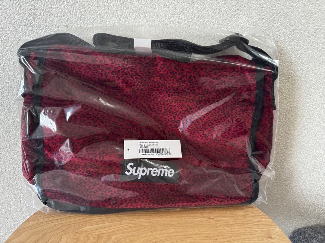 バッグ supreme Velvet small messenger