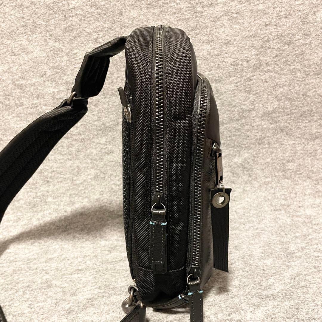 【未使用級】　ランバンオンブルー　ボディバッグ　レザー×ナイロン　黒