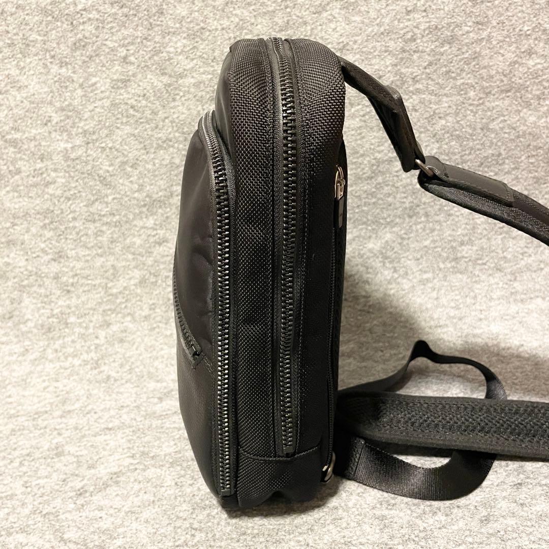 【未使用級】　ランバンオンブルー　ボディバッグ　レザー×ナイロン　黒