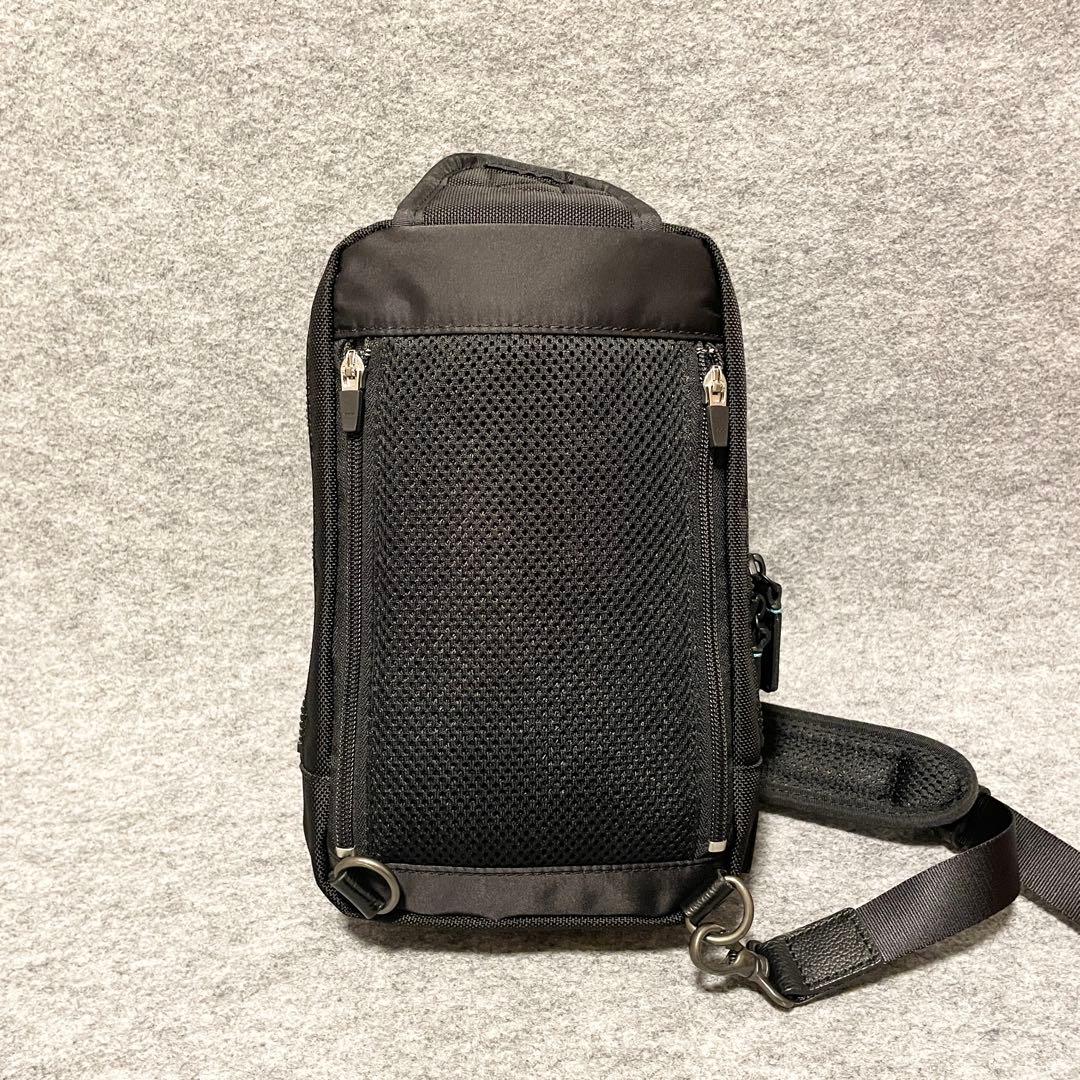 【未使用級】　ランバンオンブルー　ボディバッグ　レザー×ナイロン　黒