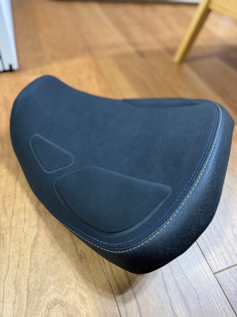 TRACER9GT+ 21～24用シート　アンコ抜き加工、低反発