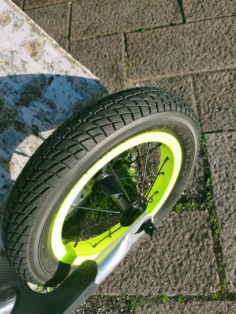 ストライダープロ　シルバー　カスタム　ランバイク　ゴムタイヤ付