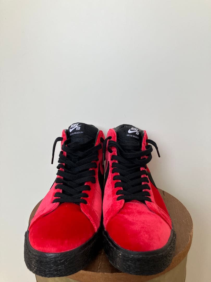 【ギザギザの流星 】NIKE SB ZOOM BLAZER MID