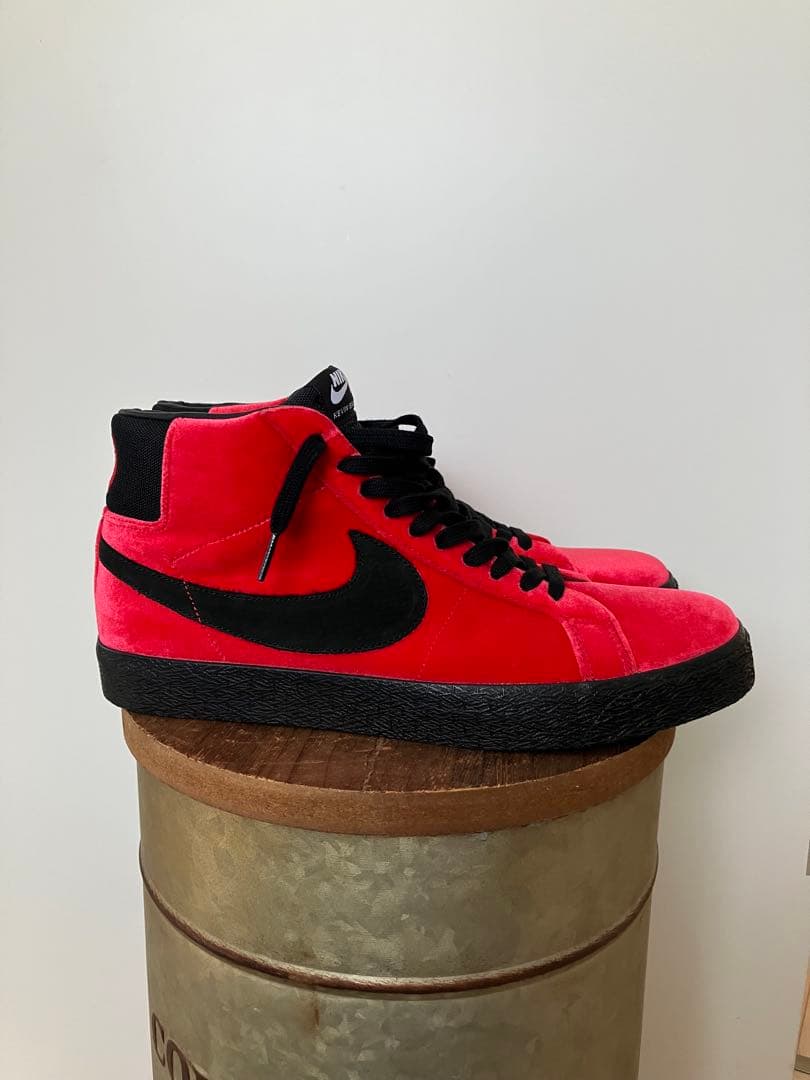 【ギザギザの流星 】NIKE SB ZOOM BLAZER MID