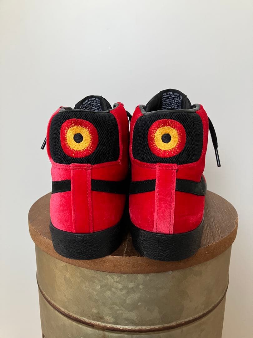 【ギザギザの流星 】NIKE SB ZOOM BLAZER MID