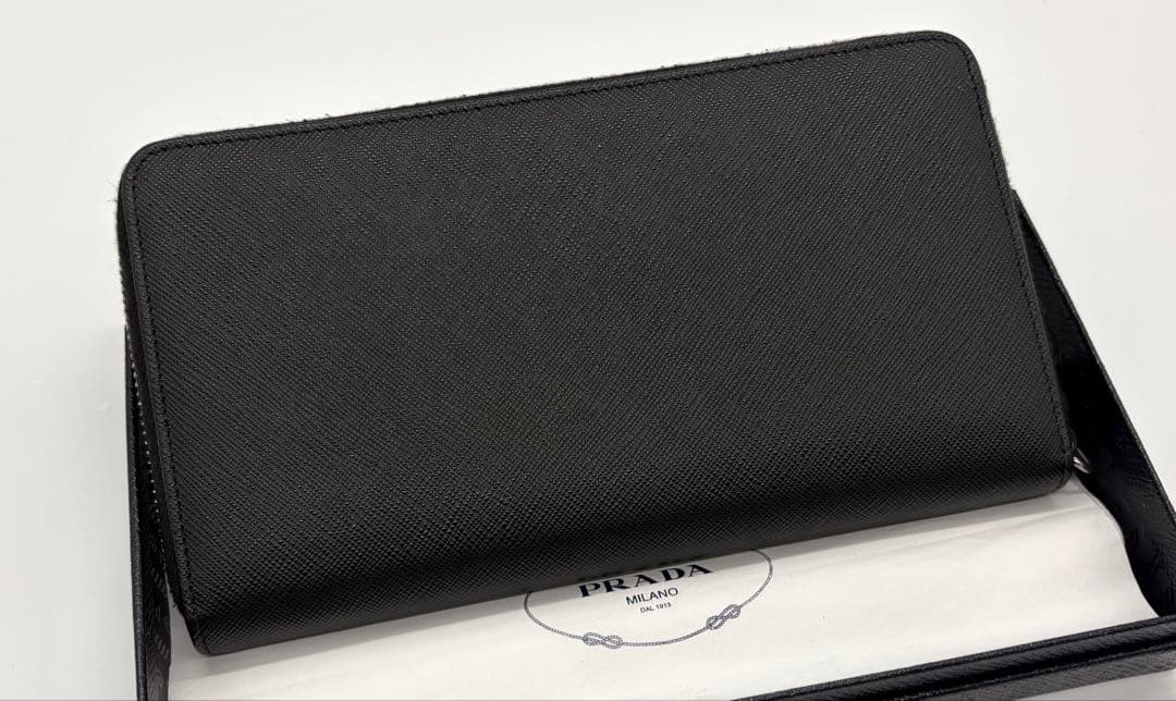 未使用品!!PRADA プラダ サフィアーノトライアングル オーガナイザー 財布