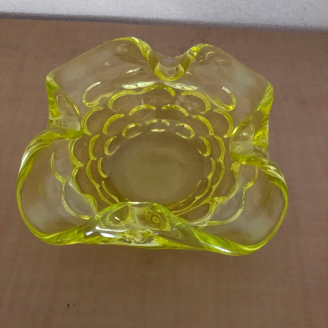 ウランガラス　灰皿型コンポート