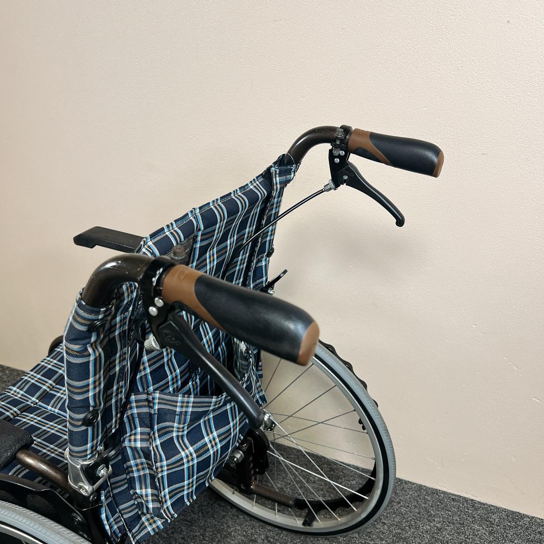 カワムラサイクル　自走用　ノーパンクタイヤ　次世代型車椅子　WAVITシリーズ