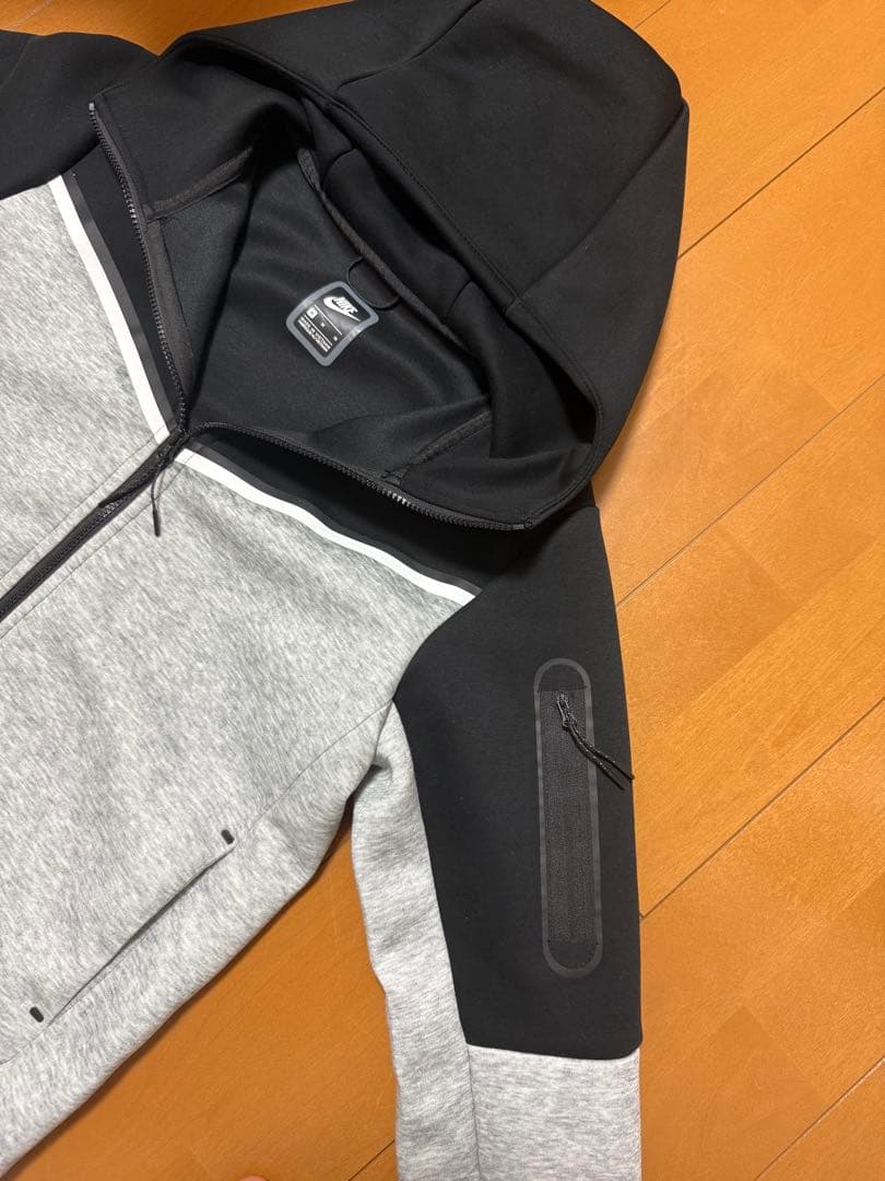 NIKEテックフリース上