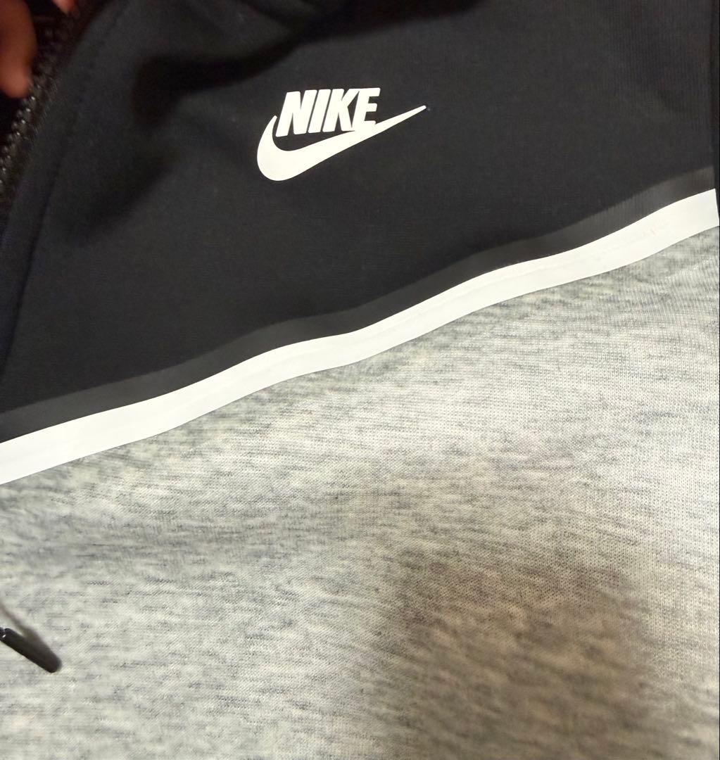 NIKEテックフリース上