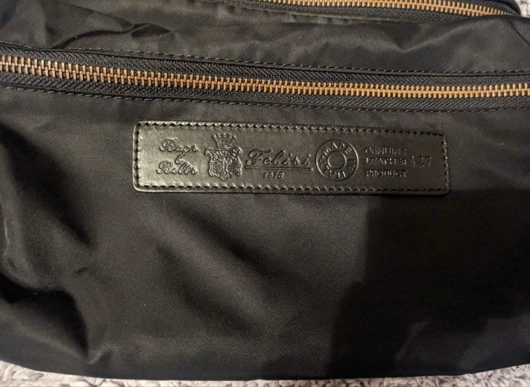 フェリージ　ボディバッグ