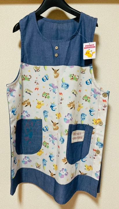 ポケモン　エプロン　新品未使用タグ付き　保育士　キャラクター　ピカチュウ