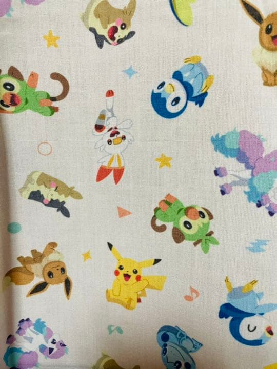ポケモン　エプロン　新品未使用タグ付き　保育士　キャラクター　ピカチュウ