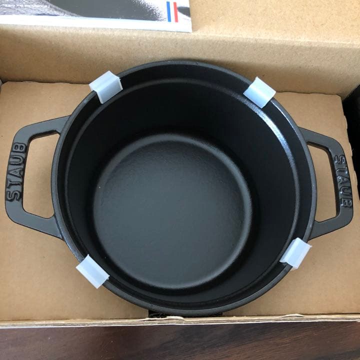 新品　国内正規品　生涯保証　staub ストウブ　ブラック