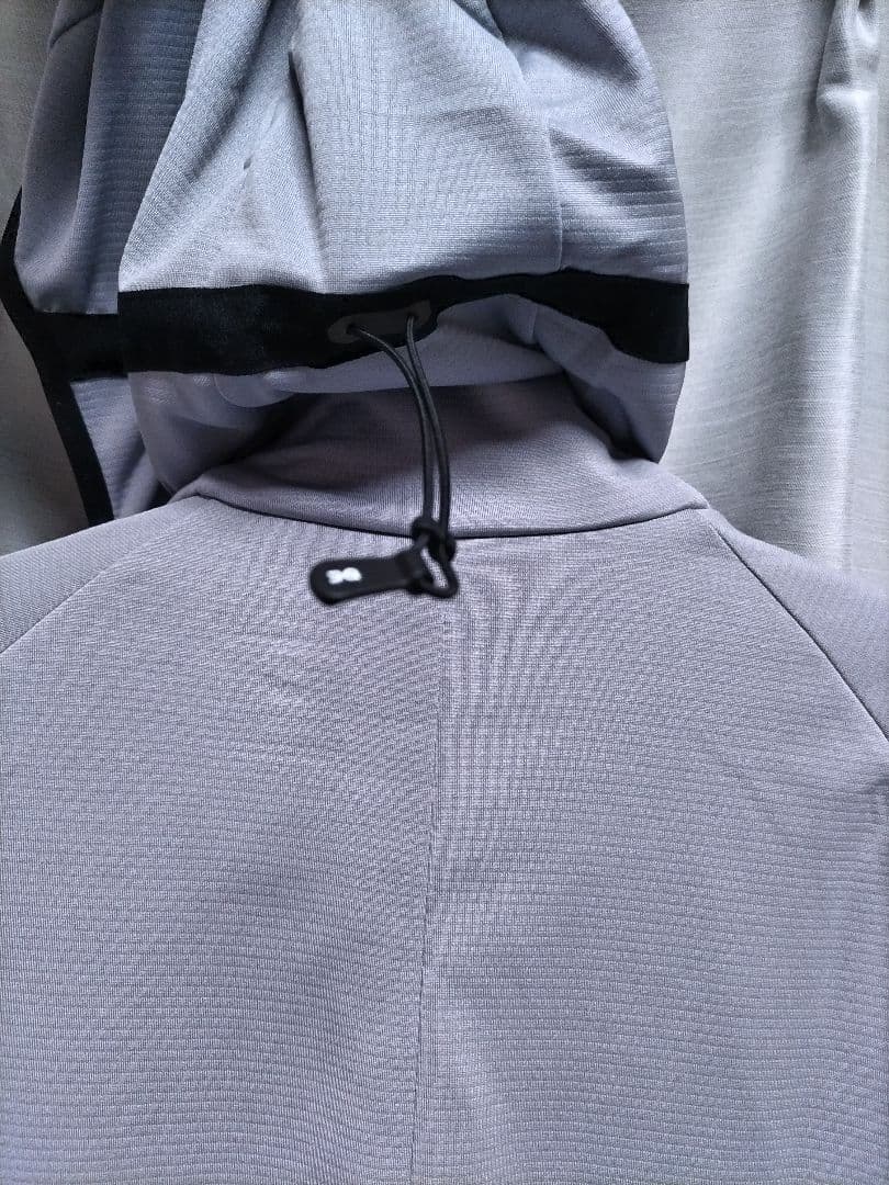 美品　オン　クライメイトジップフーディ　ライトパープル　メンズ