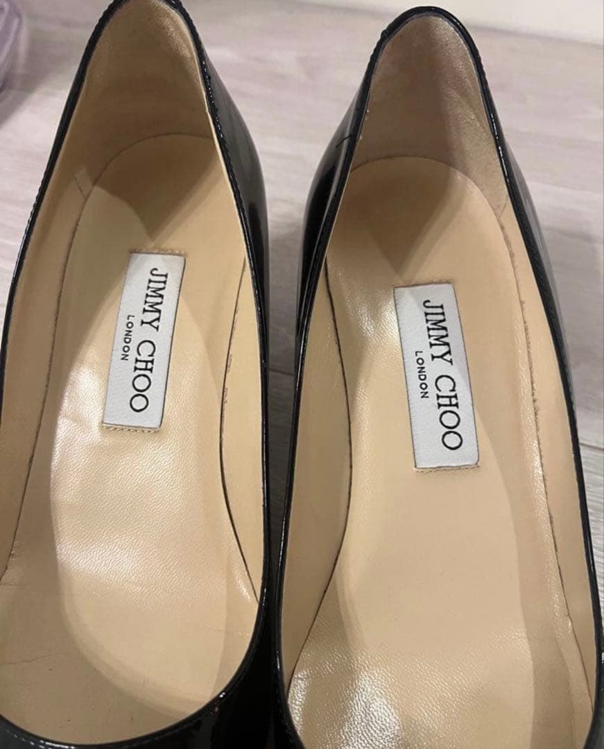 JIMMY CHOO ポインテッドトゥ　パテントパンプス
