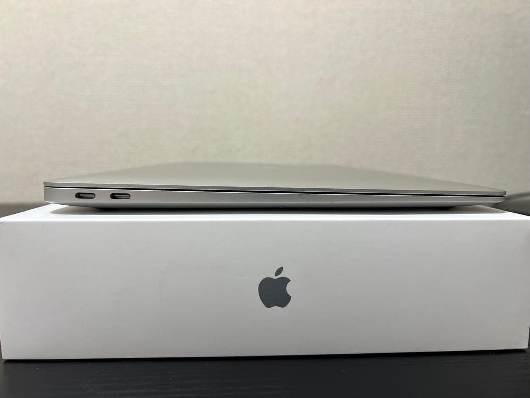 Apple MacBook Air (M1, 16GB, 13.3インチ)
