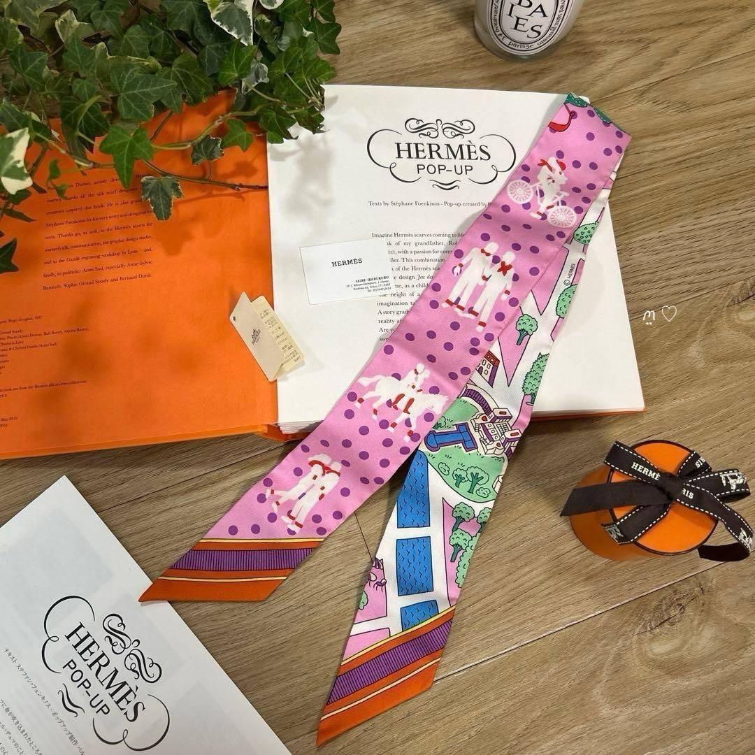 HERMESエルメス　ツイリー　新パリの恋人たち　リボンシルクスカーフ　ローズ