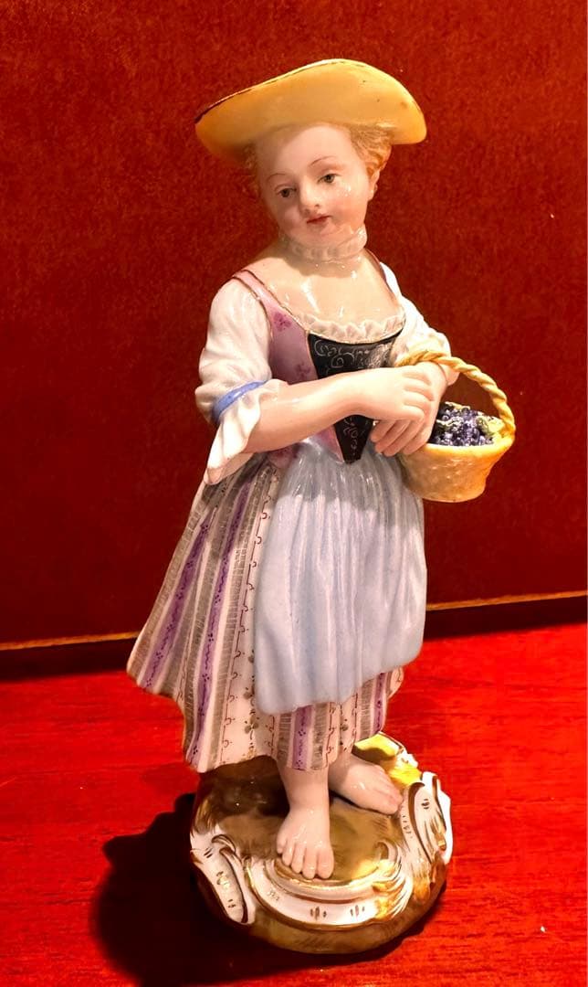 Meissen マイセン　フィギュリン　人形　花を摘む少女